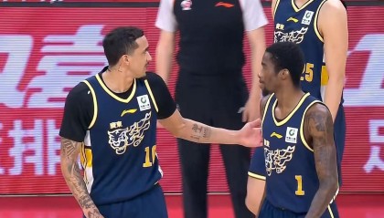 开运体育app-恭喜杜锋！广东残阵打爆上海男篮，朱芳雨押宝2米18新大外援？