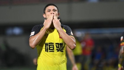 kaiyun-艾克森帽子戏法继续刷新纪录 13战11球国足靠他了